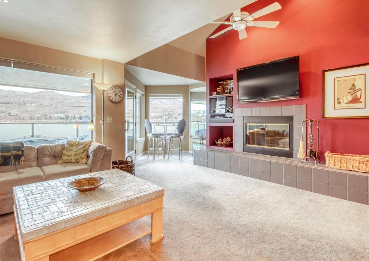 Villa Downtown Dream At Peterson'S Waterfront à Chelan Extérieur photo